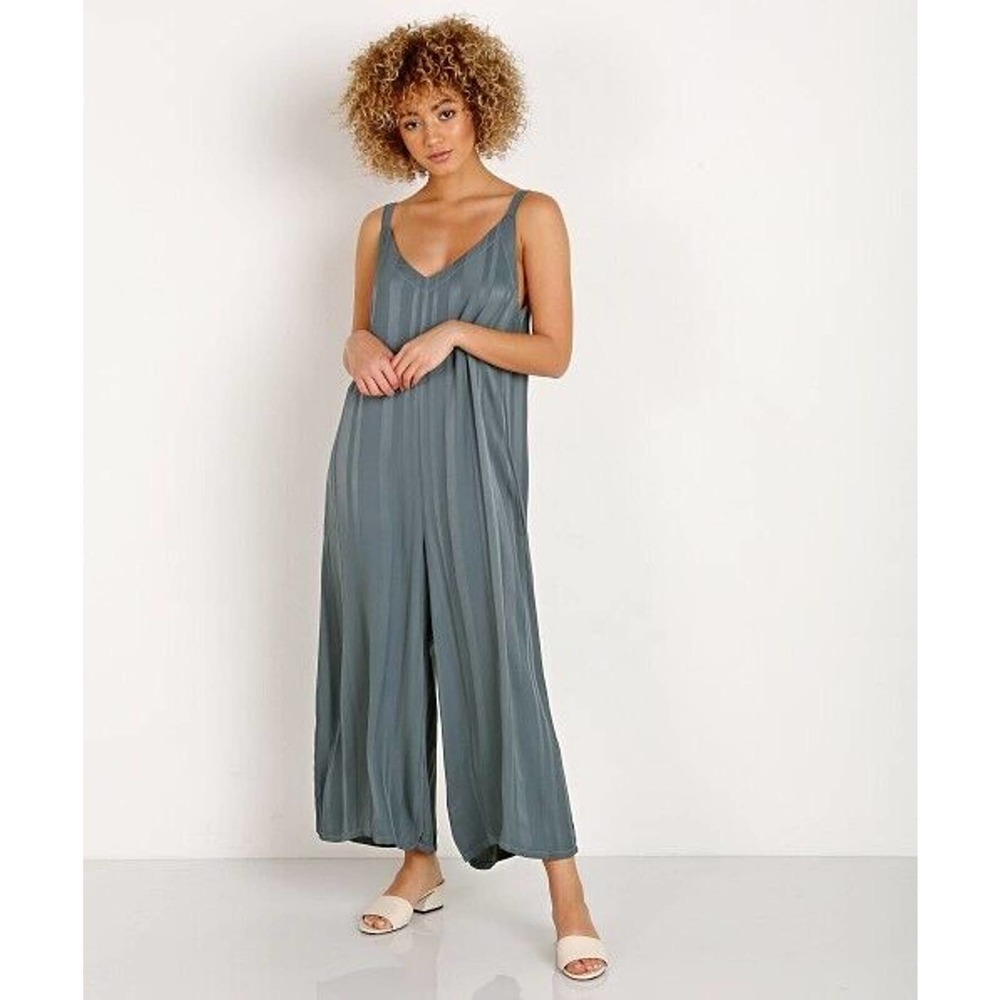 LACAUSA - Siena Sage Jumpsuit V-Neck Style 20086 Xs Green 100% Rayon Wide Leg B7